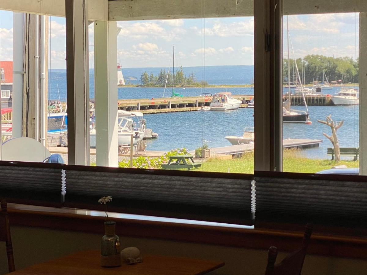 The Water'S Edge Inn & Gallery Baddeck Inlet Extérieur photo