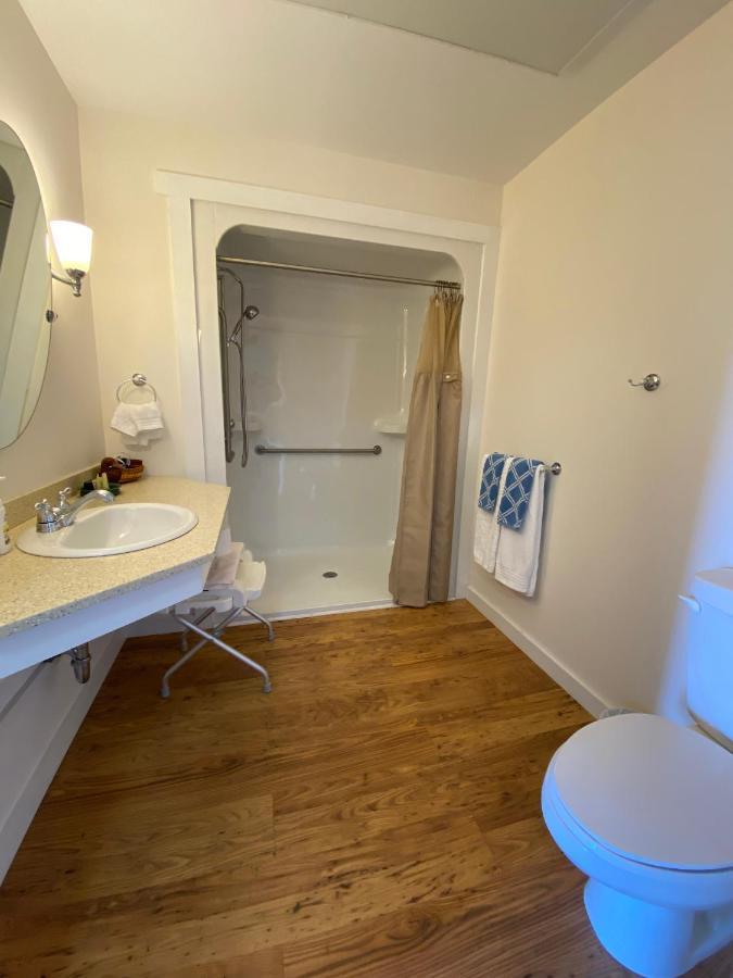 The Water'S Edge Inn & Gallery Baddeck Inlet Extérieur photo