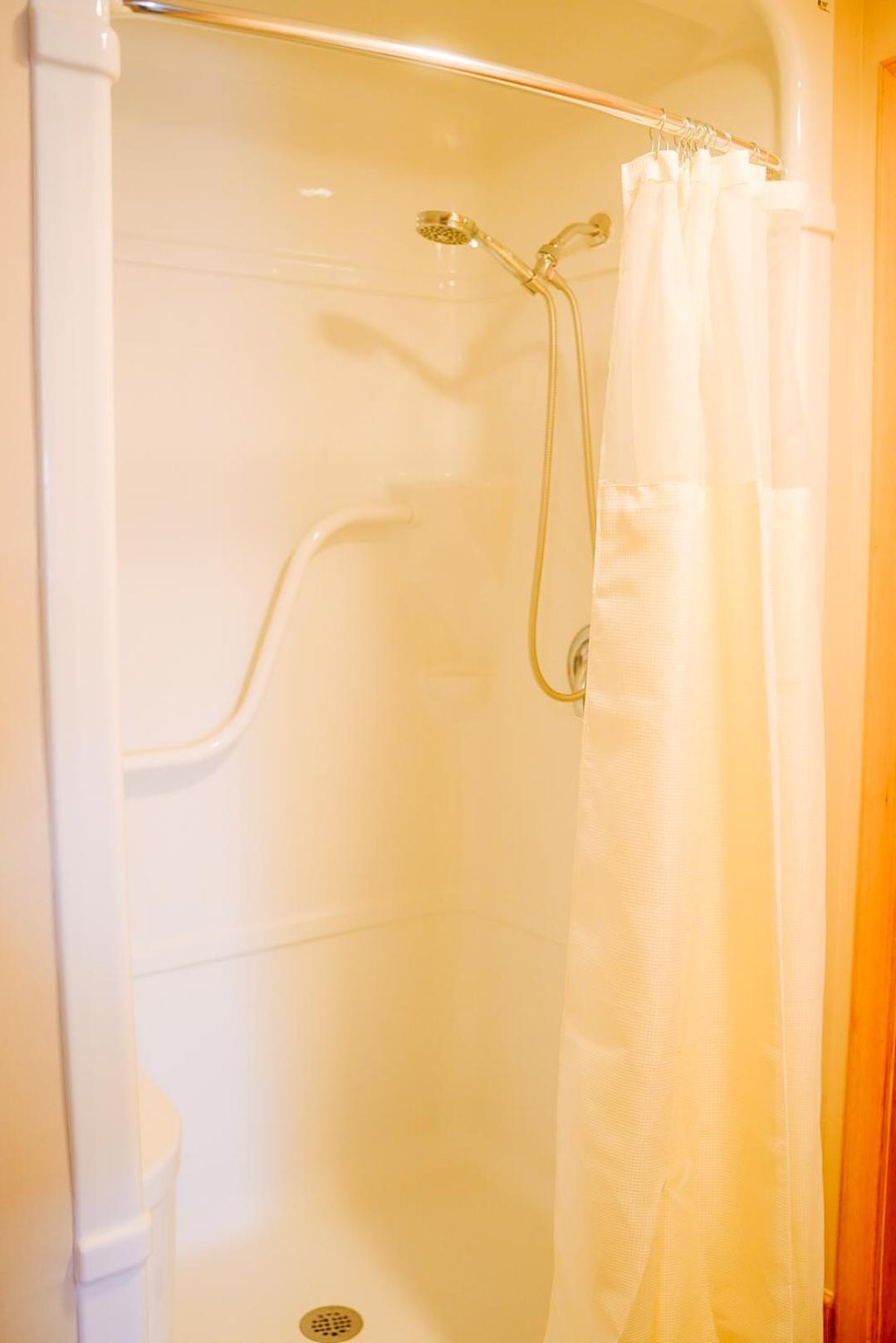 The Water'S Edge Inn & Gallery Baddeck Inlet Extérieur photo